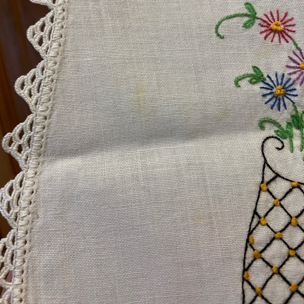 Linen table runner - Picture 4 of 4